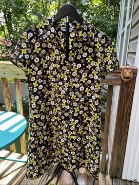 Vintage Niki-Lee California Floral Short-Sleeve Shift Dress in Black & Yellow